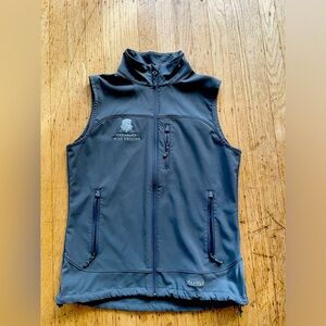 Marmot treasury wine estates harvested souvenir vest M